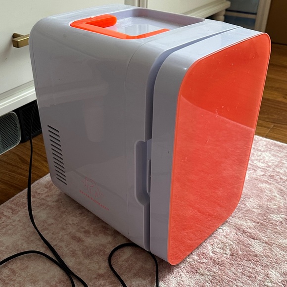 Limited Edition Drunk Elephant Mini Skincare Fridge - Picture 1 of 9